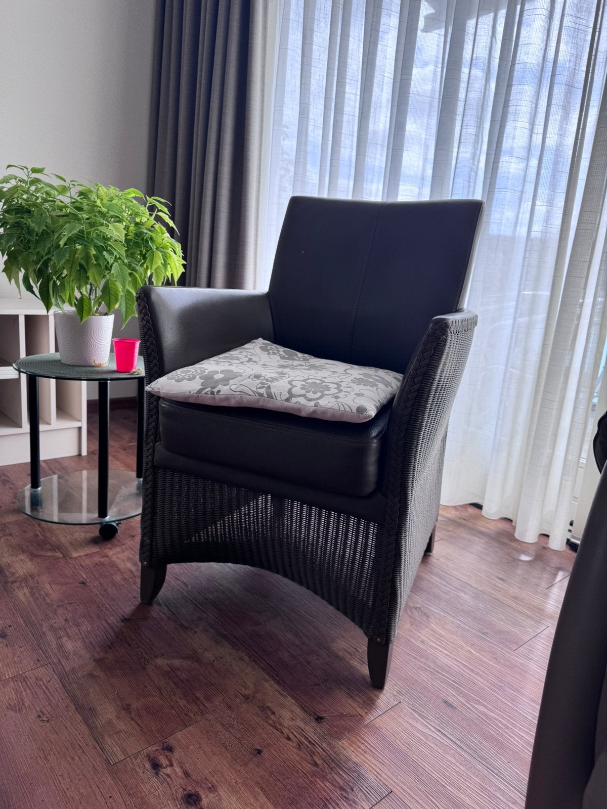 Stoel deels riet deels leer, Huis en Inrichting, Fauteuils, Ophalen, Zo goed als nieuw, 75 tot 100 cm, Leer