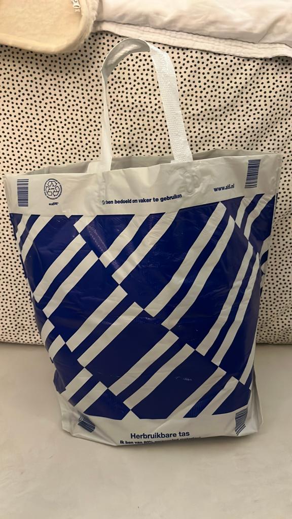 Tas met meisjekleding 3-5 jaar, Ophalen, Zo goed als nieuw