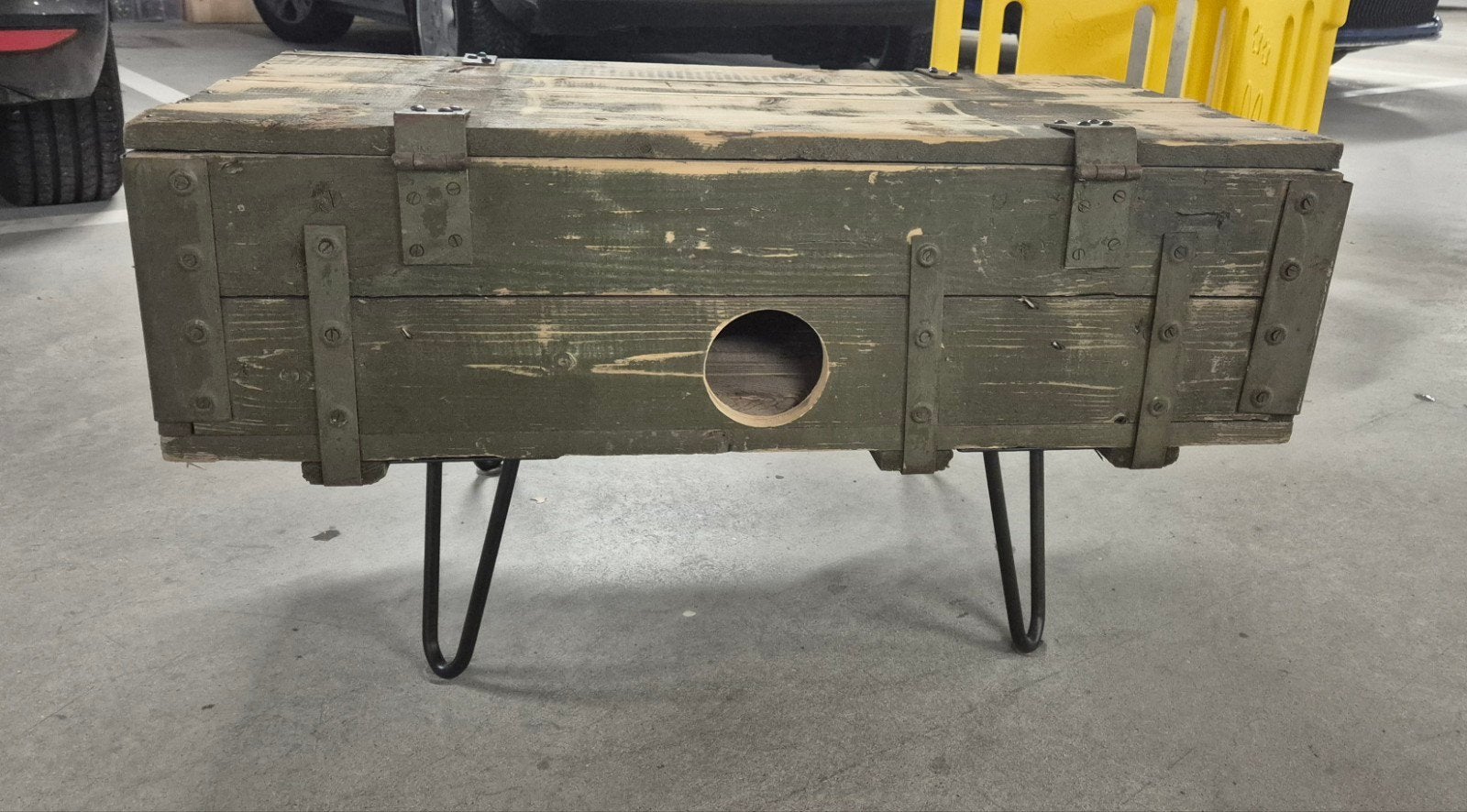 Uniek kastje van oude militaire kist, Huis en Inrichting, Industrieel, Vintage, Militair, Gebruikt, 50 tot 100 cm, Minder dan 100 cm