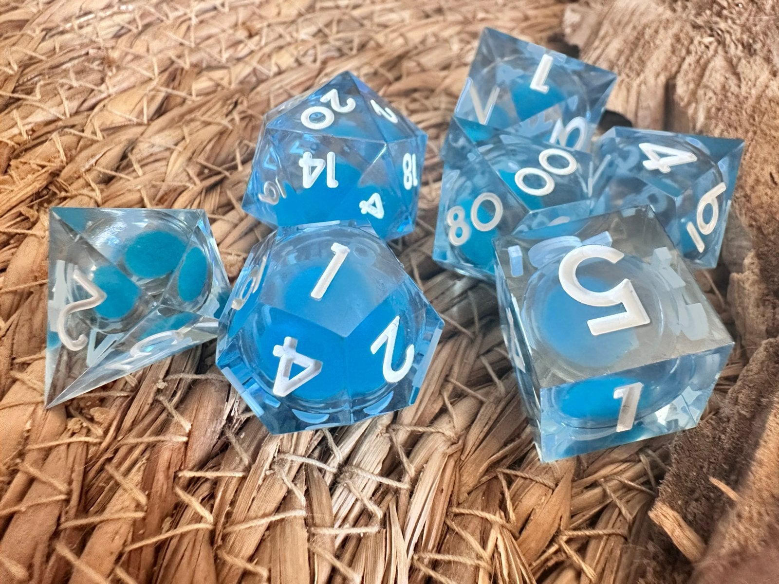 DND dice / dobbelstenen set / D&D / liquid / Fantasy TTRPG, Ophalen of Verzenden, Nieuw