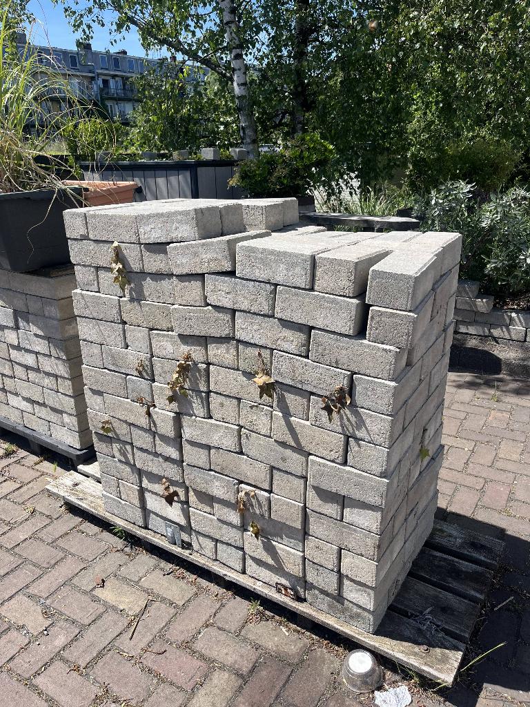 Gratis Kalkstenen, Doe-het-zelf en Verbouw, Metselstenen, Ophalen, Zo goed als nieuw, Bakstenen