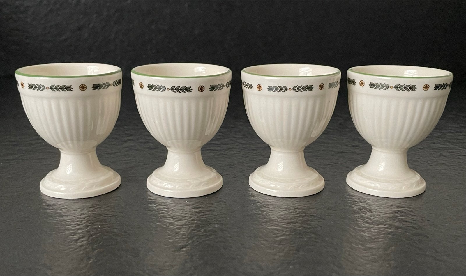 ZGAN ! Set 4 Wedgwood eierdopjes Windsor Carlton, Ophalen, Klassiek, Overige typen, Zo goed als nieuw