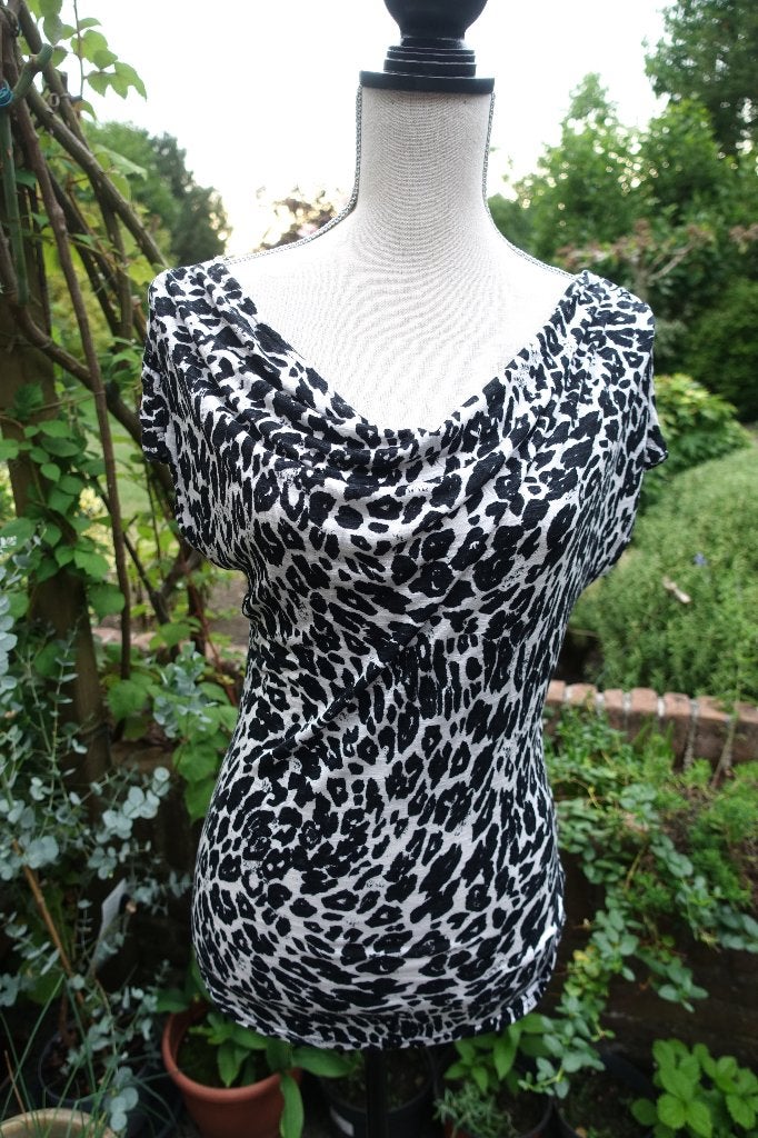 zwart witte luipaard print waterval hals top H&M mt S-M, H&M, Zwart, Ophalen of Verzenden, Zo goed als nieuw