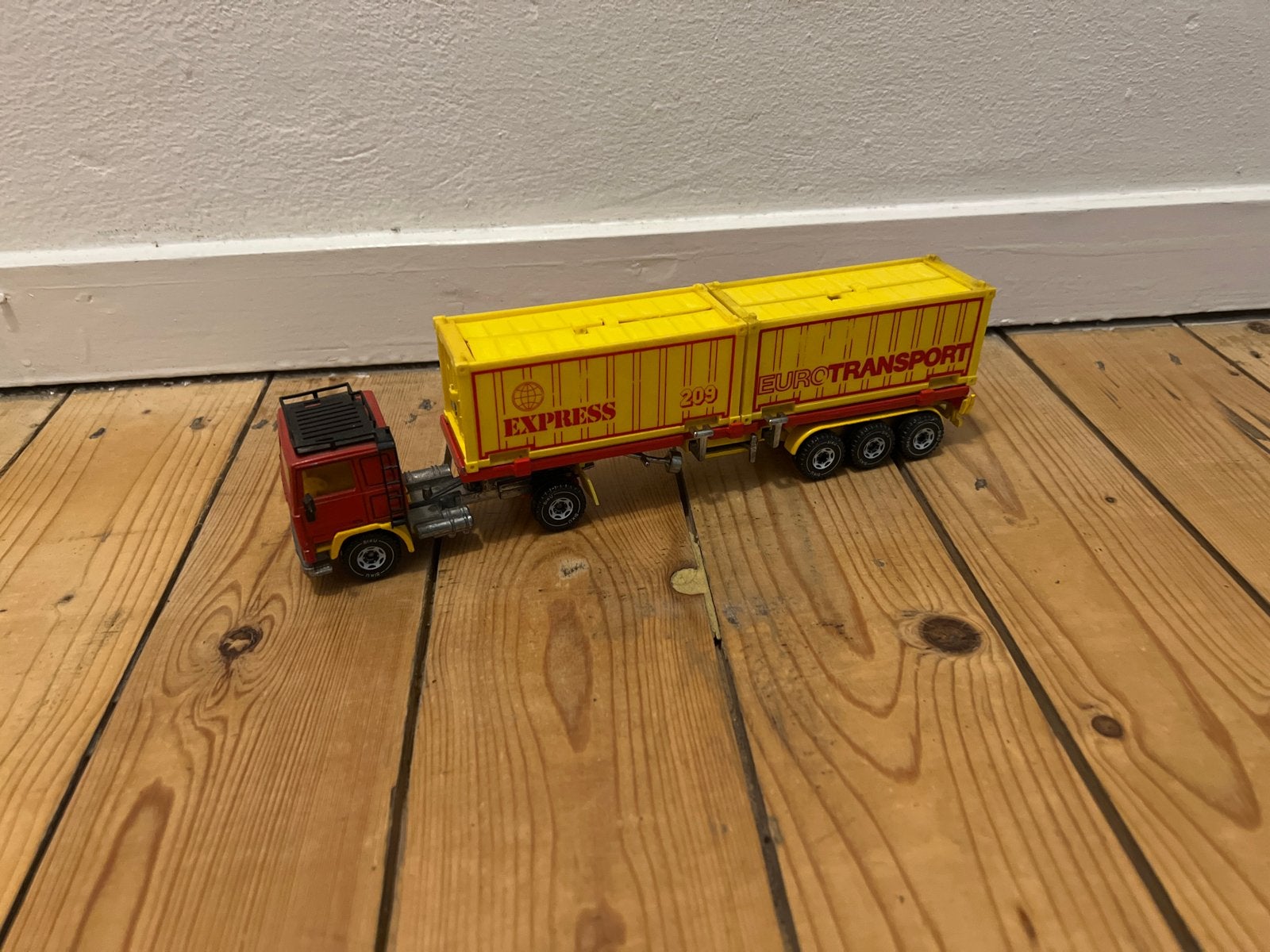 Vintage siku  Volvo vrachtwagen met Eurotransport oplegger, Ophalen of Verzenden, Gebruikt, Bus of Vrachtwagen, SIKU