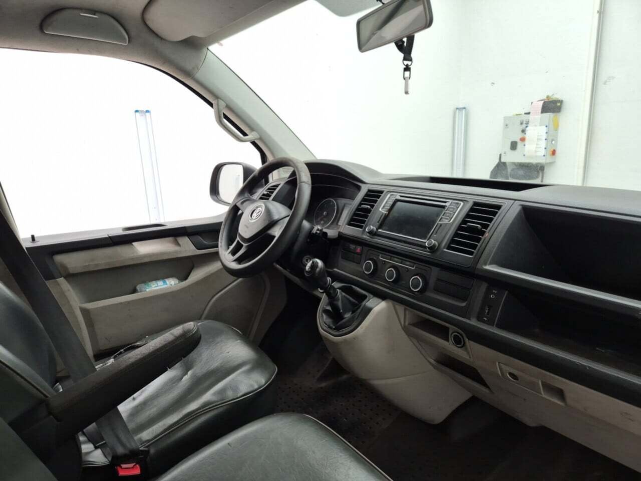 Volkswagen Transporter 2.0 TDI L2H1 Comfortline 2018 Airco/N, Auto's, Gebruikt, 102 pk, Bedrijf, 6 stoelen