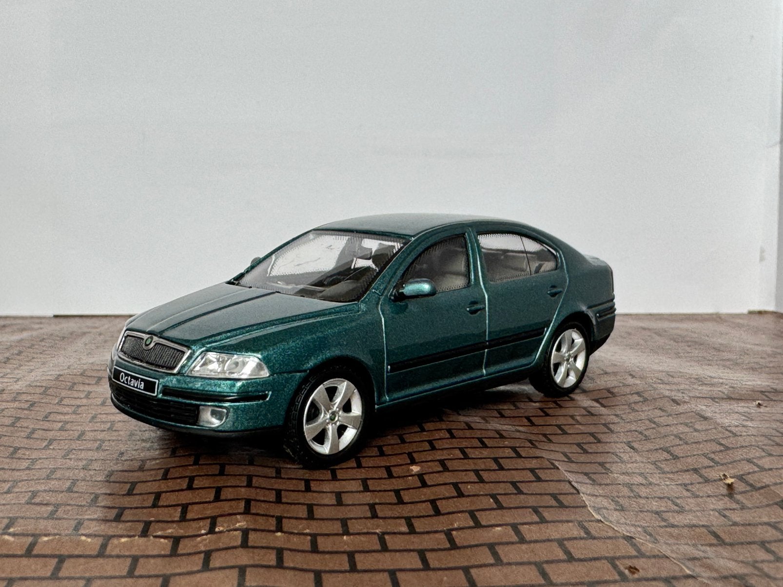 Skoda Octavia Ambition Hatchback 2005 Groen Abrex 1:43, Ophalen of Verzenden, Zo goed als nieuw, Auto, Overige merken