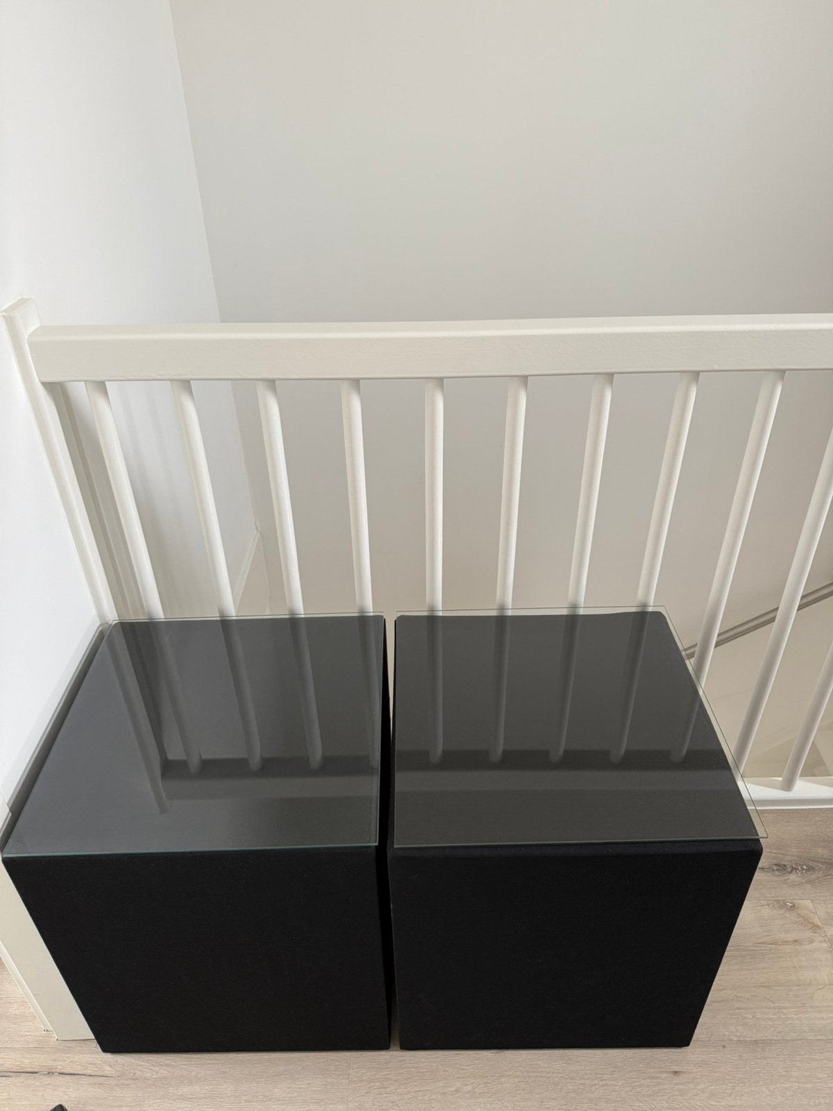 2x hocker / nachtkastje zwart met afneembaar glasplaat, Ophalen, Zo goed als nieuw, Minder dan 45 cm