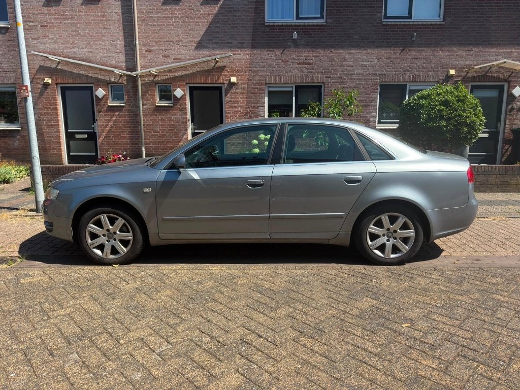Audi A4 2.0 96KW 2006 Grijs, Stof, Zwart, 4 cilinders, A4
