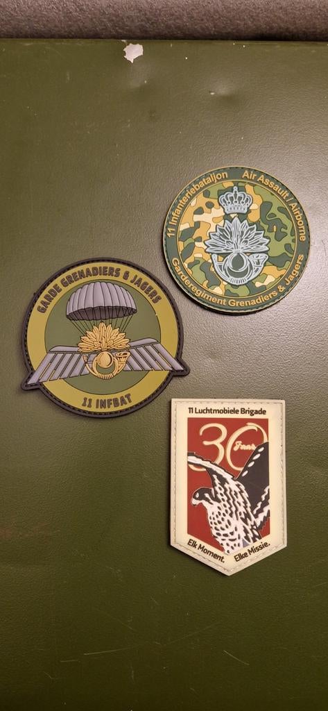 Luchtmobiele brigade badges, Verzamelen, Ophalen of Verzenden, Landmacht, Nederland, Embleem of Badge