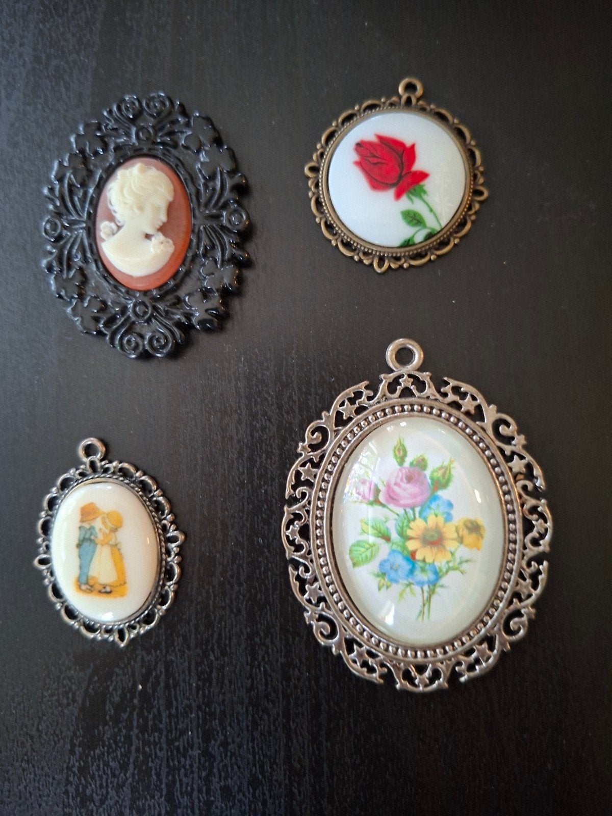 3 Hangers met cabochon en medaillon met kunst camee, Sieraden, Tassen en Uiterlijk, Overige materialen, Ophalen of Verzenden, Zo goed als nieuw