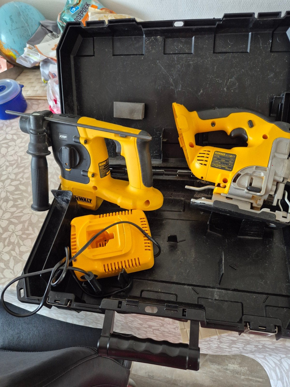 DeWalt Boorhamer en Decoupeerzaag Set met Oplader, Ophalen of Verzenden, Gebruikt