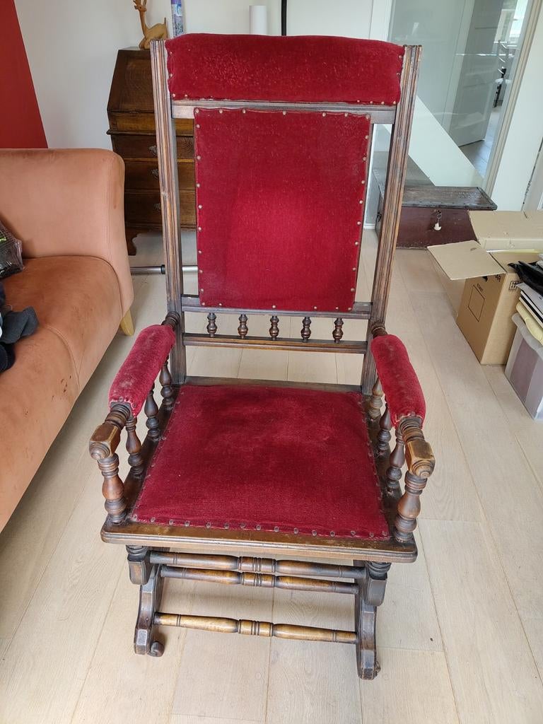 Antieke schommelstoel+ rood fluwelen bekleding- MOET NU WEG, Antiek en Kunst, Antiek | Meubels | Stoelen en Banken, Ophalen