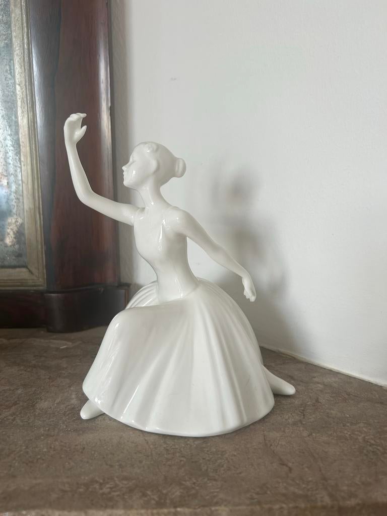 Royal Doulton Beeldje Ballerina 'The Dance' - Elegant Porsel, Ophalen of Verzenden, Zo goed als nieuw, Mens