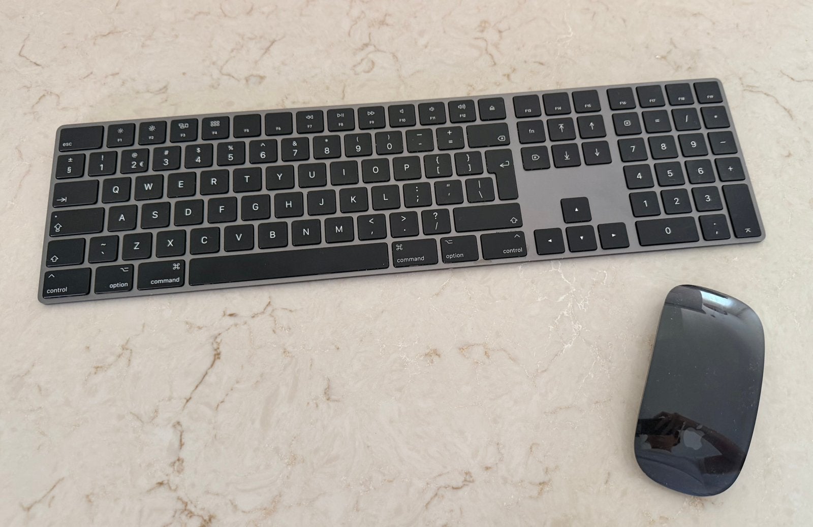 Apple magic mouse zwart & LMP Draadloos toetsenbord, Toetsenbord en muis-set, Numeriek, Ophalen of Verzenden, Zo goed als nieuw