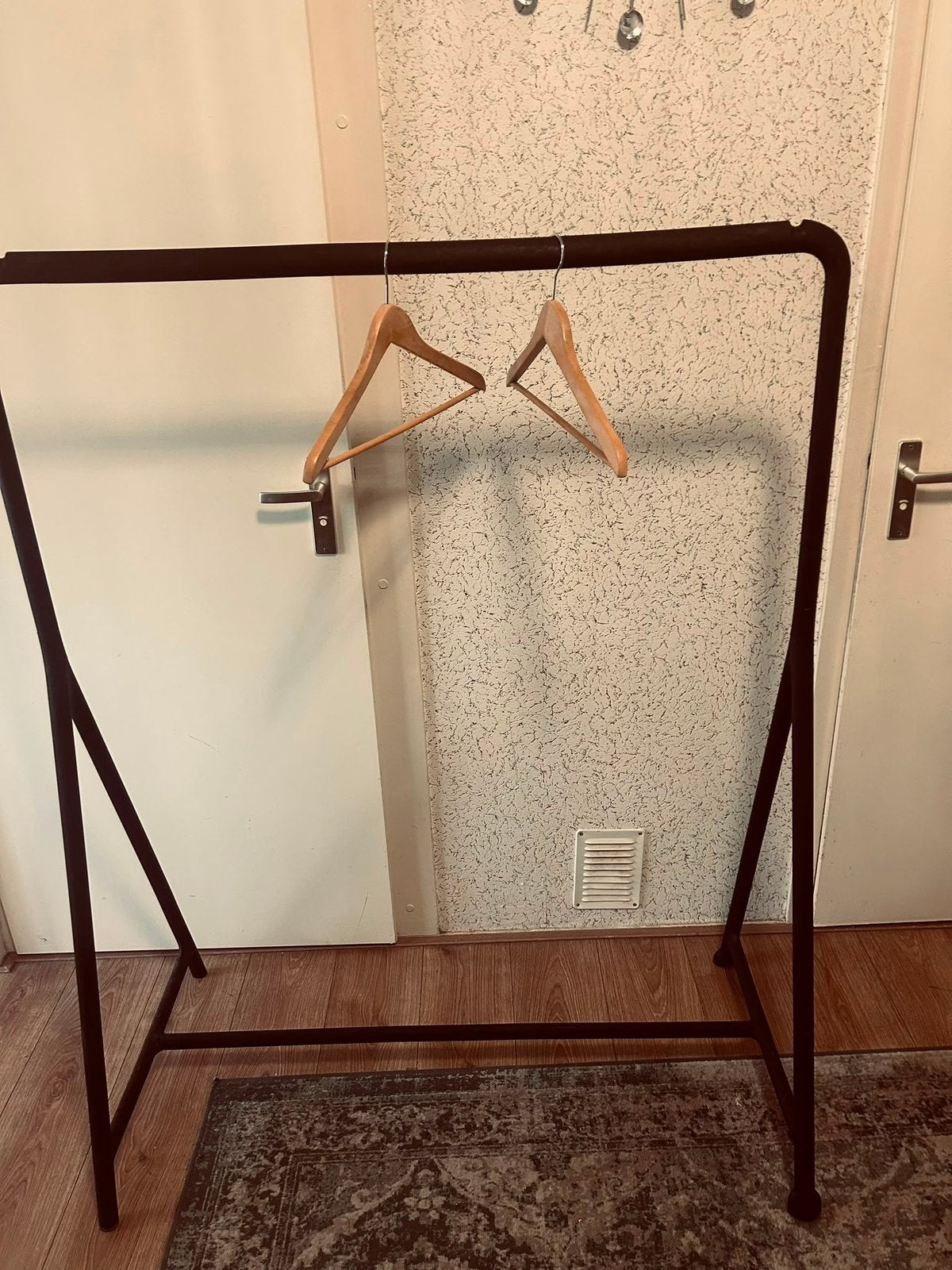 Mooi kleding rek van ikea, Ophalen, Met wielen, Zo goed als nieuw