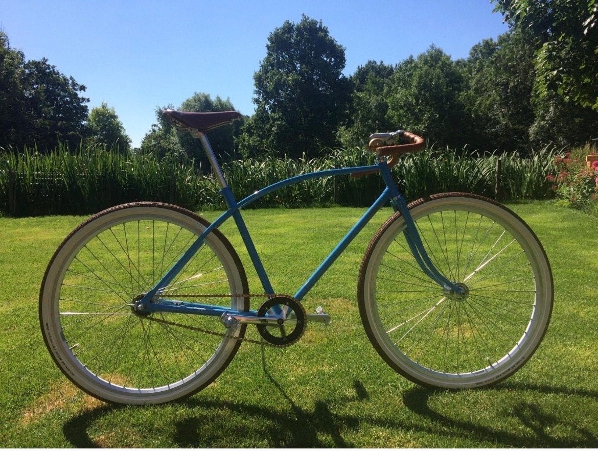 Unieke Fiets achilles Omer - Lichtblauw met Bruine Details, Velgrem, Zo goed als nieuw, 53 tot 57 cm, Ophalen