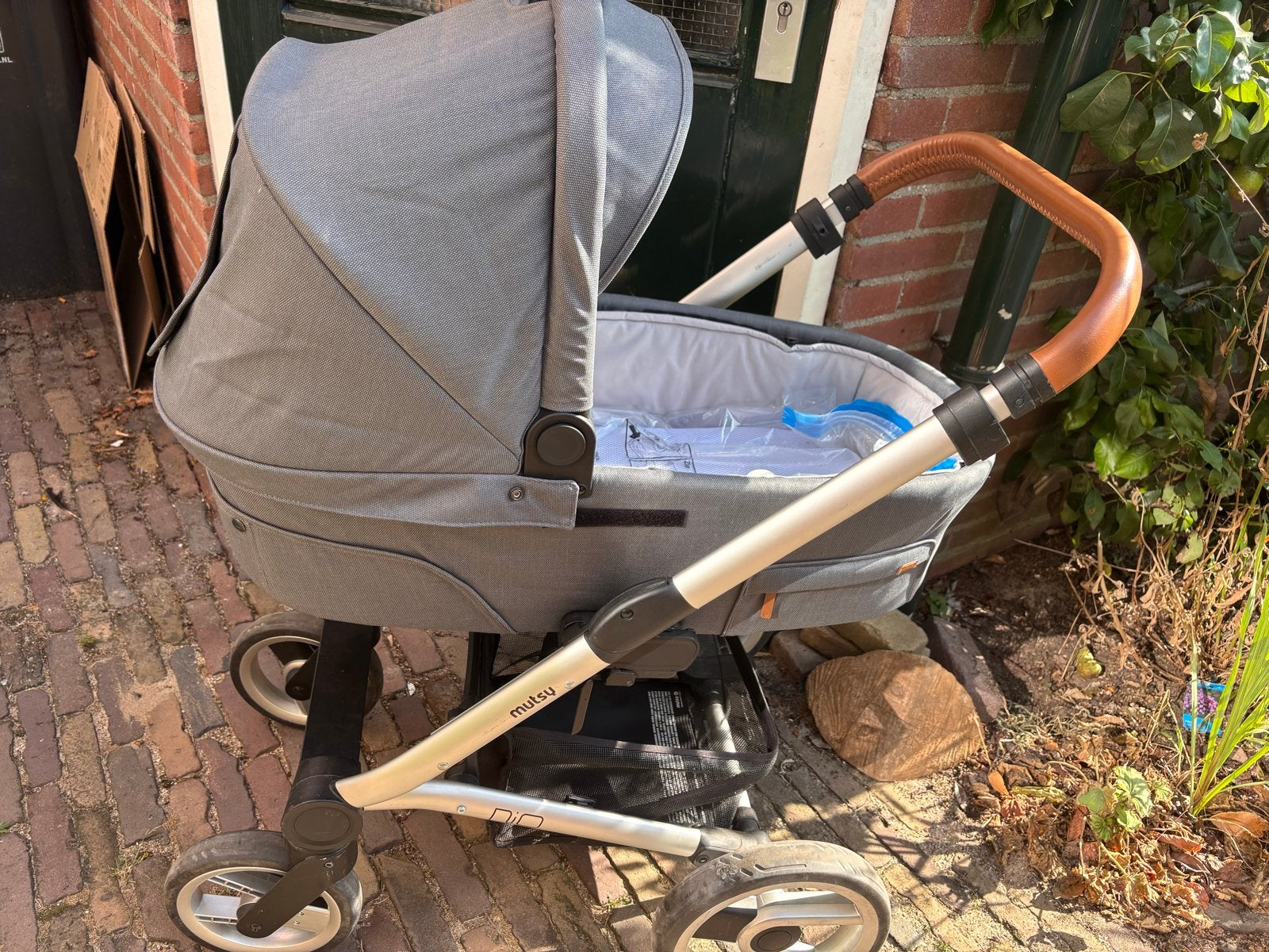 Mutsy Igo kinderwagen met reiswieg en zitje, Ophalen, Gebruikt, Combiwagen, Met reiswieg