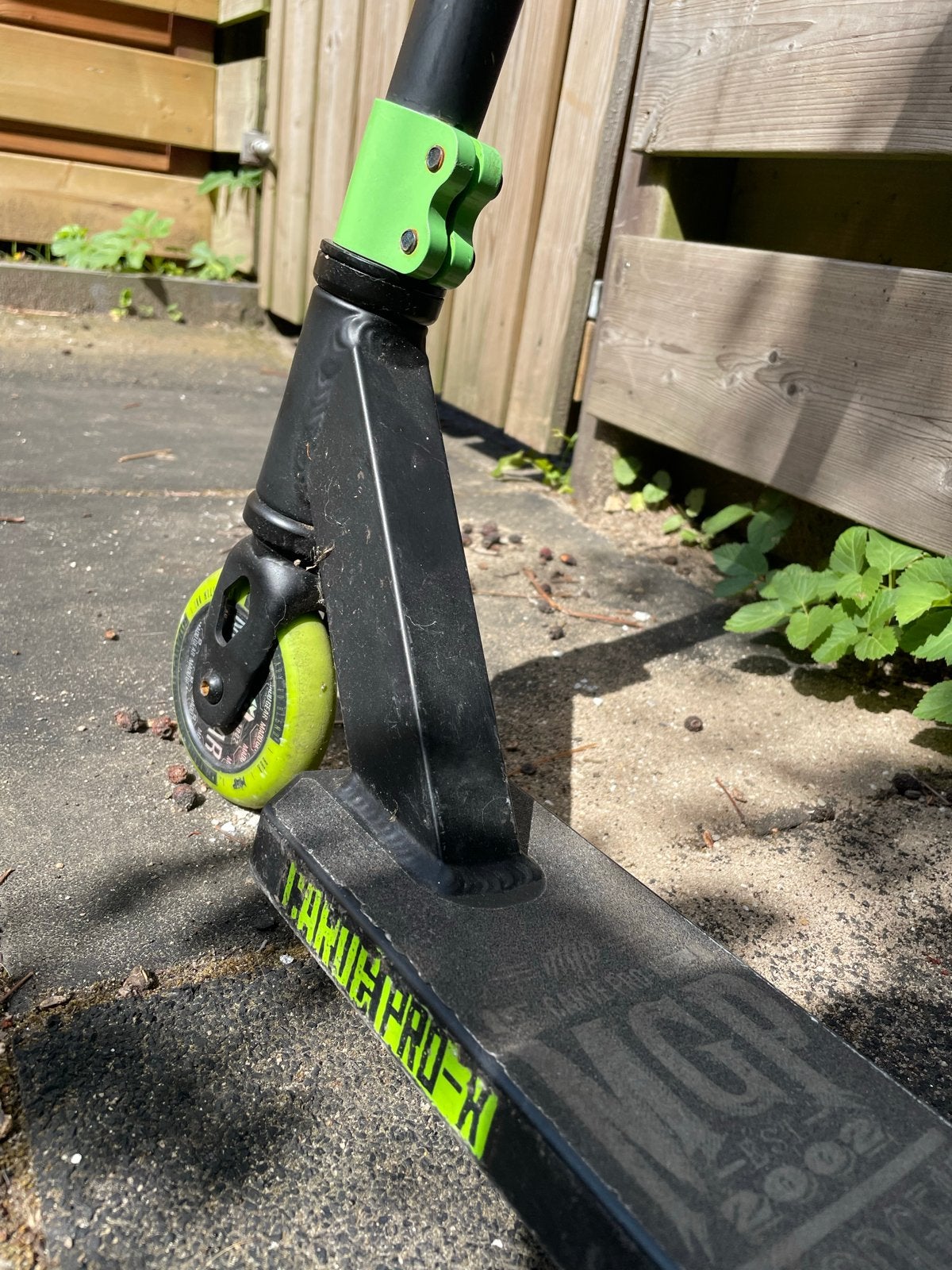 Madd Gear Carve Pro-X Stuntstep - Zwart/Neon Groen, Fietsen en Brommers, Ophalen, Gebruikt, Gewone step