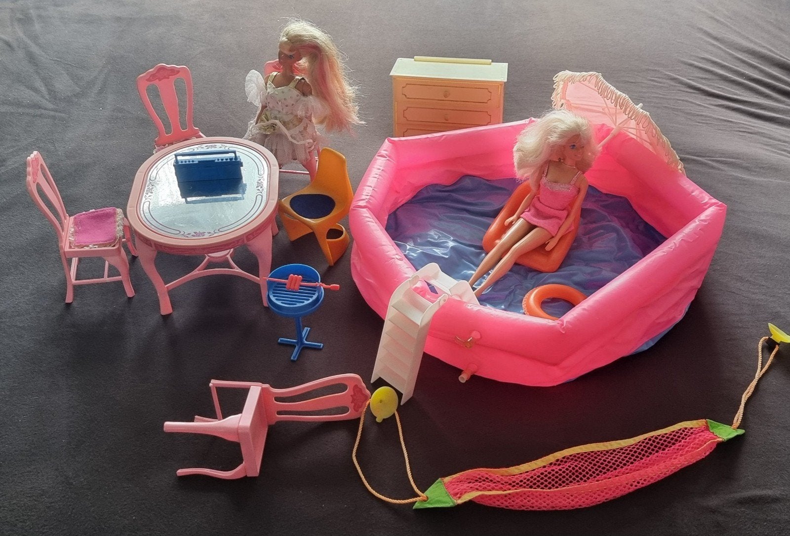 Oude barbie spullen jaren 90 verzamelen hangmat zwembad bbq, Verzamelen, Poppen, Ophalen of Verzenden, Gebruikt