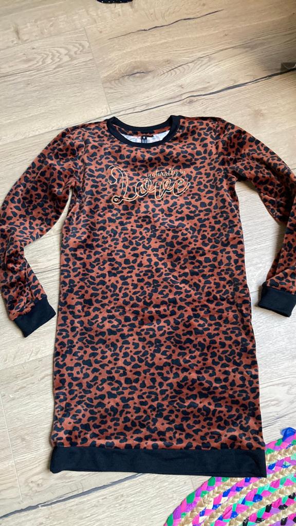 Velours bruine jurk! Zgan 158, Kinderen en Baby's, Kinderkleding | Maat 158, Ophalen of Verzenden, Zo goed als nieuw, Meisje, Jurk of Rok