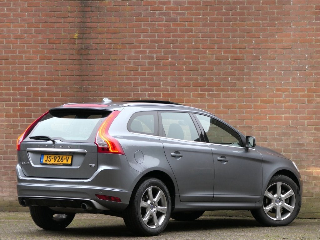 Volvo XC60 2.0 T5 FWD R-Design Xenon / Panoramadak / Standka, Auto's, Volvo, 15 km/l, Gebruikt, 4 cilinders, 1969 cc