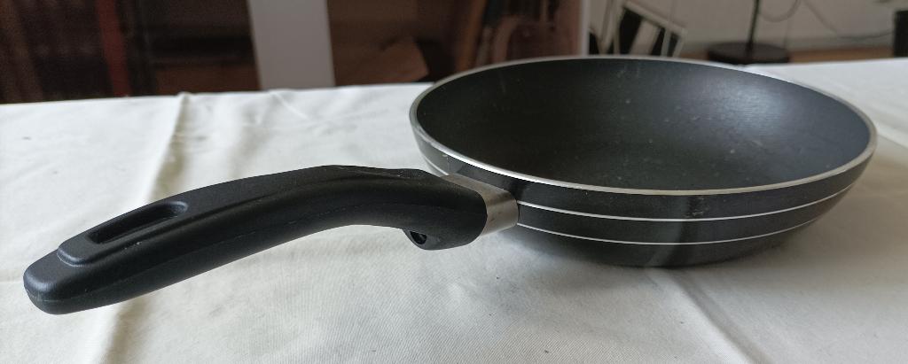 Koekenpan 20cm, Huis en Inrichting, Keuken | Potten en Pannen, Ophalen, Gebruikt, Aluminium, Koekenpan of Braadpan