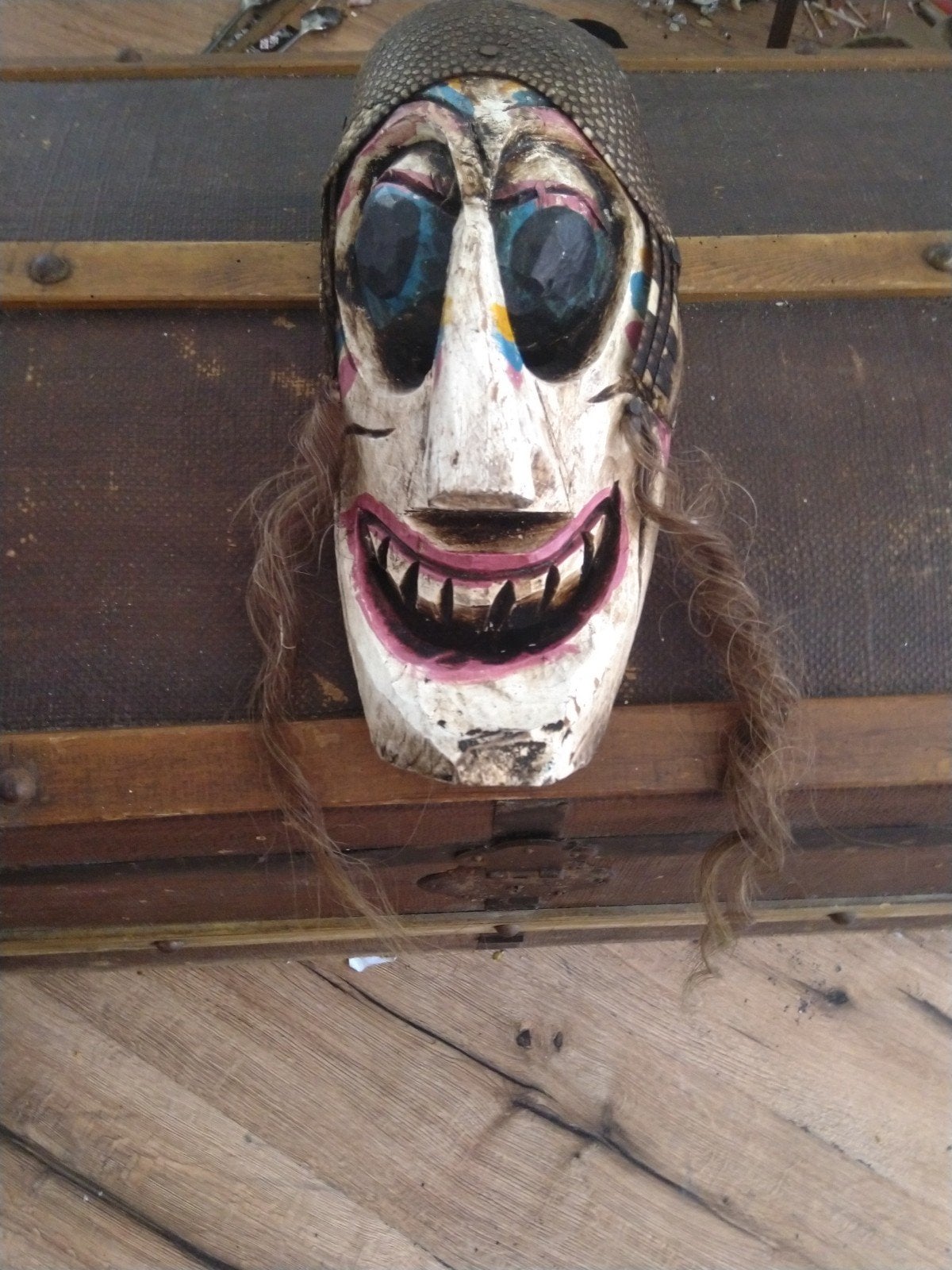 Uniek handgesneden masker met haar - Afrikaanse kunst, Antiek en Kunst, Kunst | Niet-Westerse kunst, Hout, Wit, Afrika, Masker