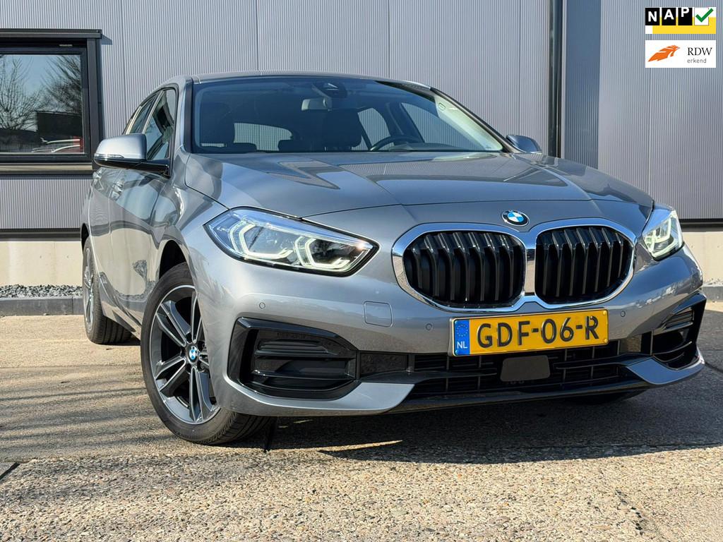BMW 1-serie 116i / camera / carplay / navigatie skyscraper, Auto's, BMW, Bedrijf, Te koop, 1-Serie, ABS, Achteruitrijcamera, Adaptive Cruise Control
