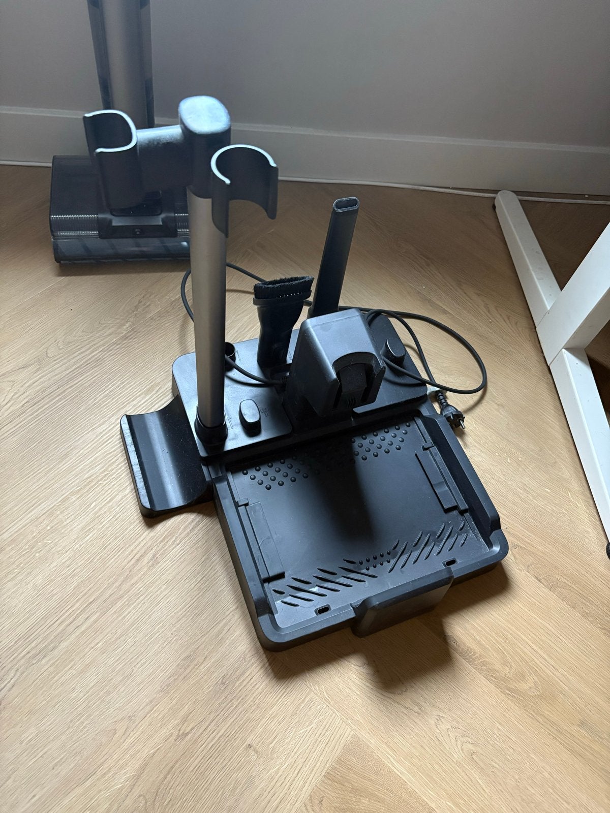 AEG 8000 Steelstofzuiger met oplaadstation, Witgoed en Apparatuur, Stofzuigers, Ophalen, Gebruikt, Draadloos, Minder dan 1200 watt