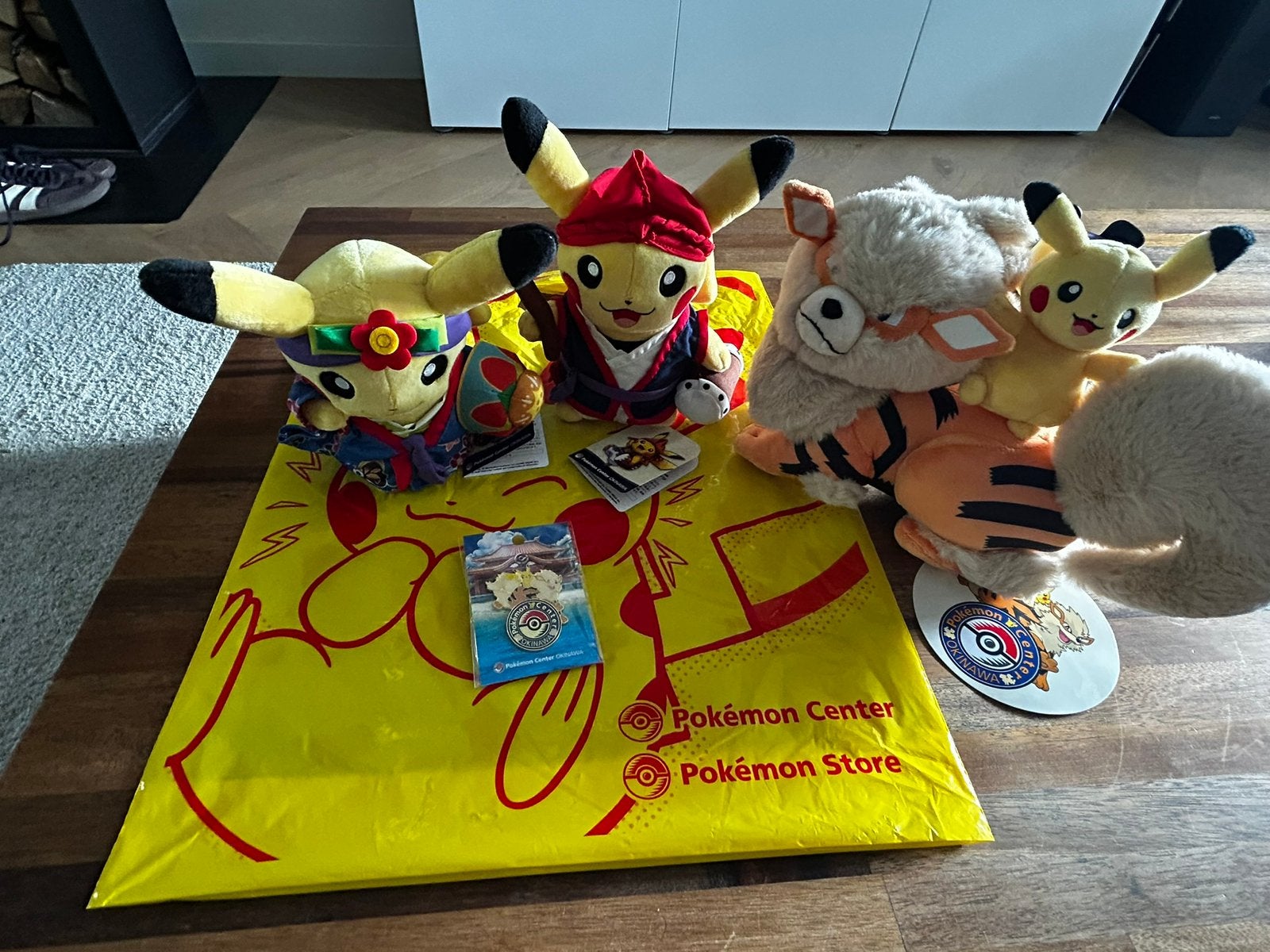Pokémon Center Okinawa knuffels (3) + Pin nieuw!, Ophalen of Verzenden, Nieuw
