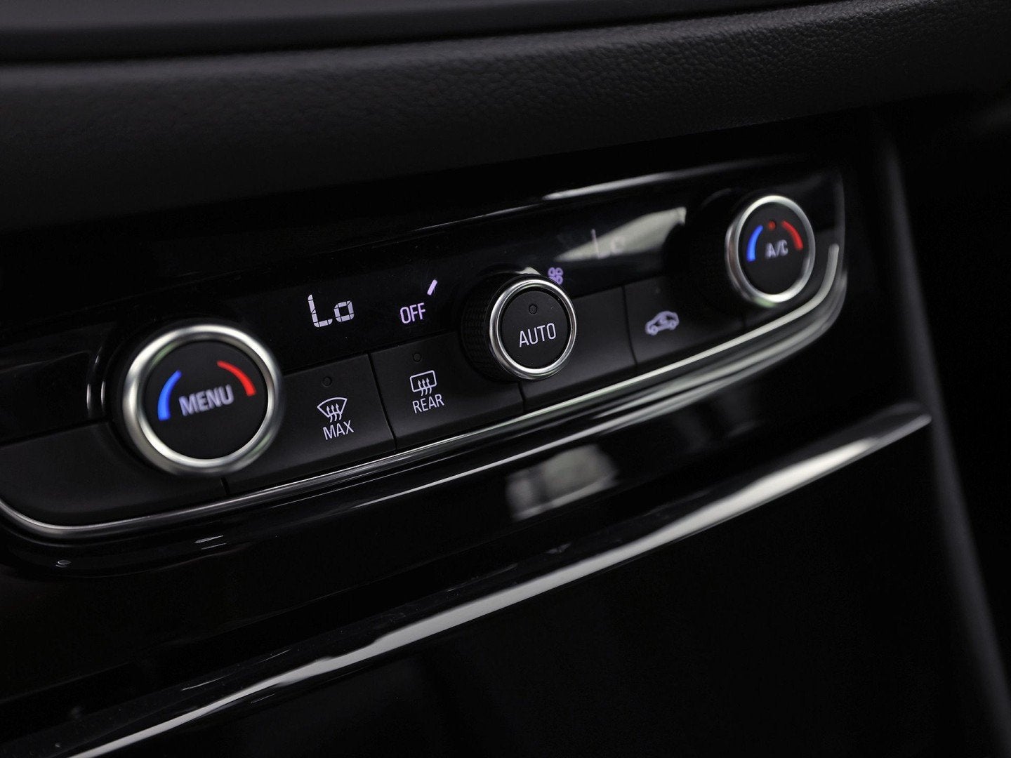 Foto 9 van Opel Grandland 1.6 Turbo Plug-In Hybrid Elegance Black Pack