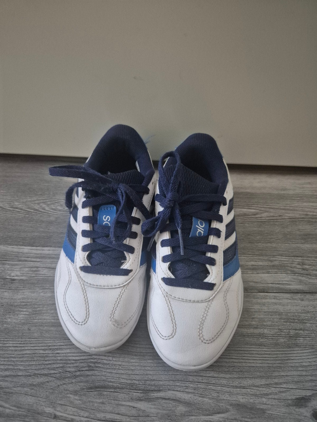Adidas Sala zaalschoenen - Maat 35 - Wit/Blauw, Kleding | Heren, Ophalen, Wit, Sneakers of Gympen, Adidas