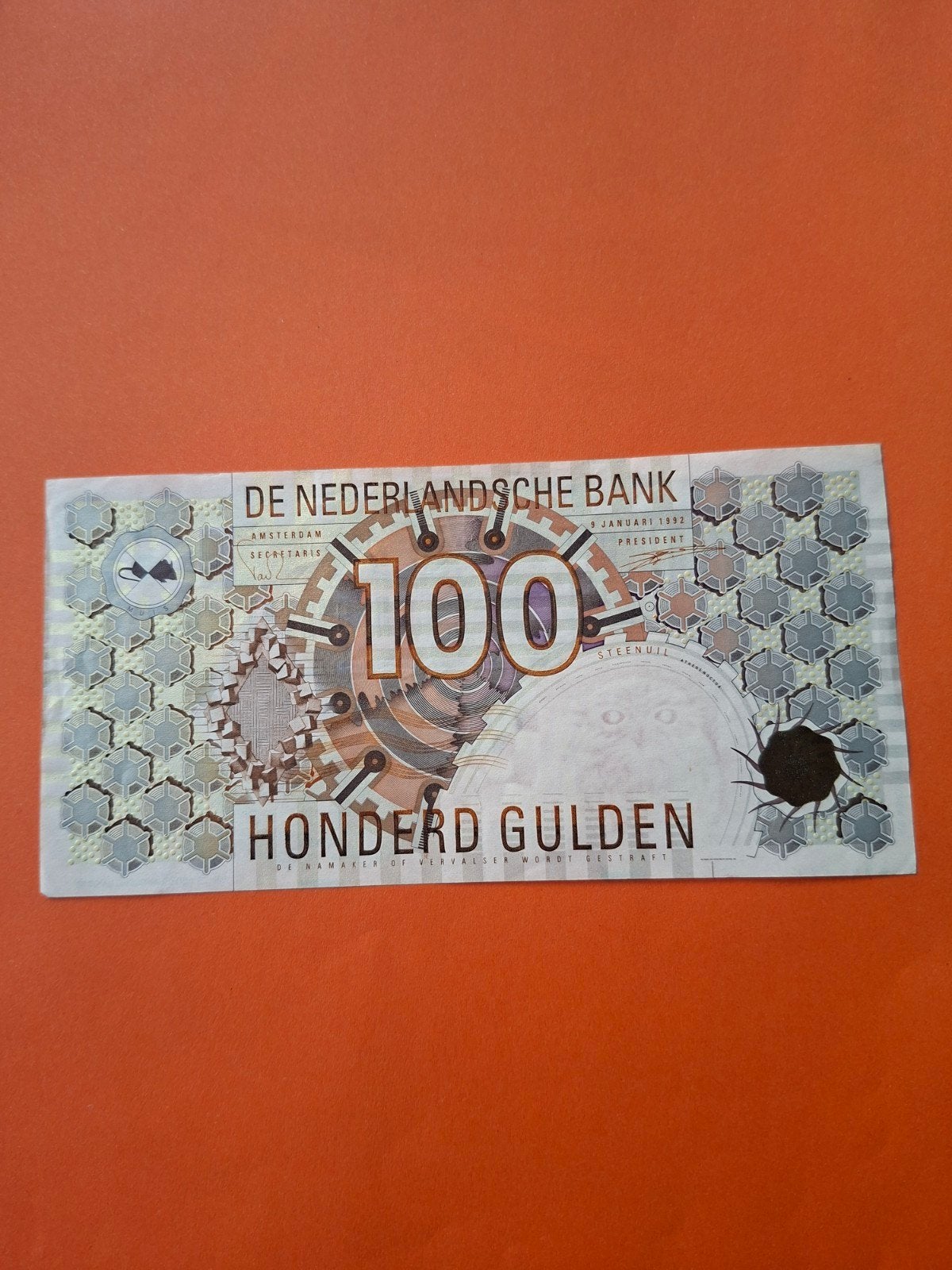 100 gulden Steenuil uit 1992 in AUNC
Serie nummer 1073272278, Ophalen of Verzenden, 100 gulden, Los biljet