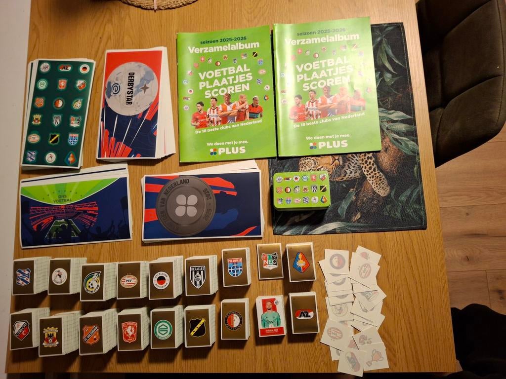 Voetbal Plaatjes Verzameling - Compleet Album &, Ophalen of Verzenden, Zo goed als nieuw