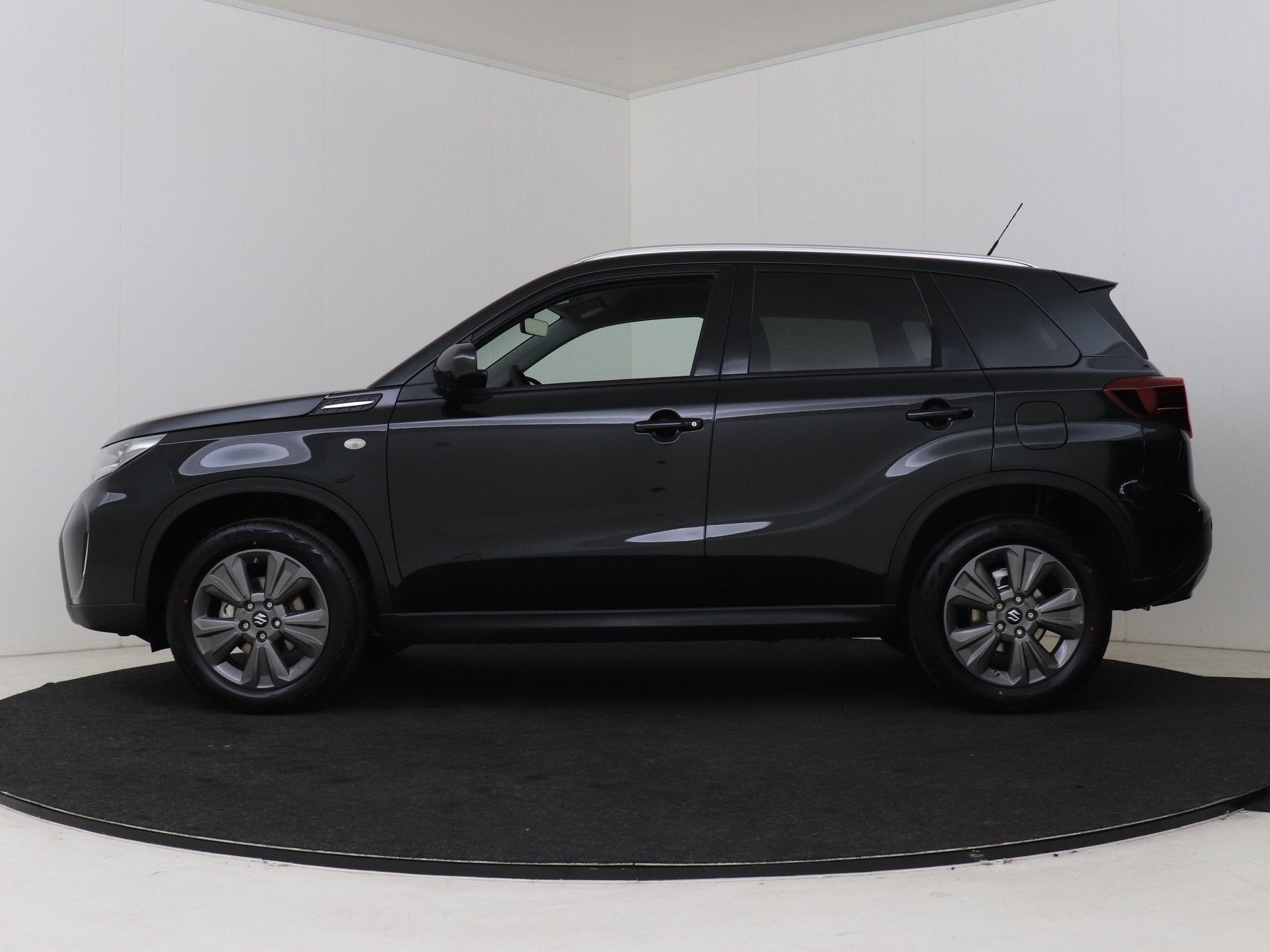Suzuki Vitara 1.4 Boosterjet Smart Hybrid Select | Privacy G, Voorwielaandrijving, 12 maanden, Stof, Zwart