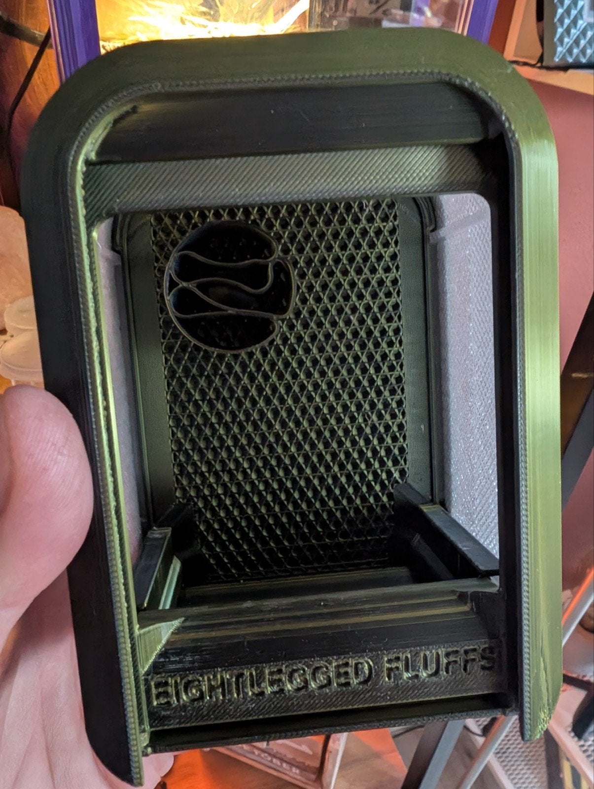 Eight legged fluffs spidering nano enclosure, Spin of Schorpioen