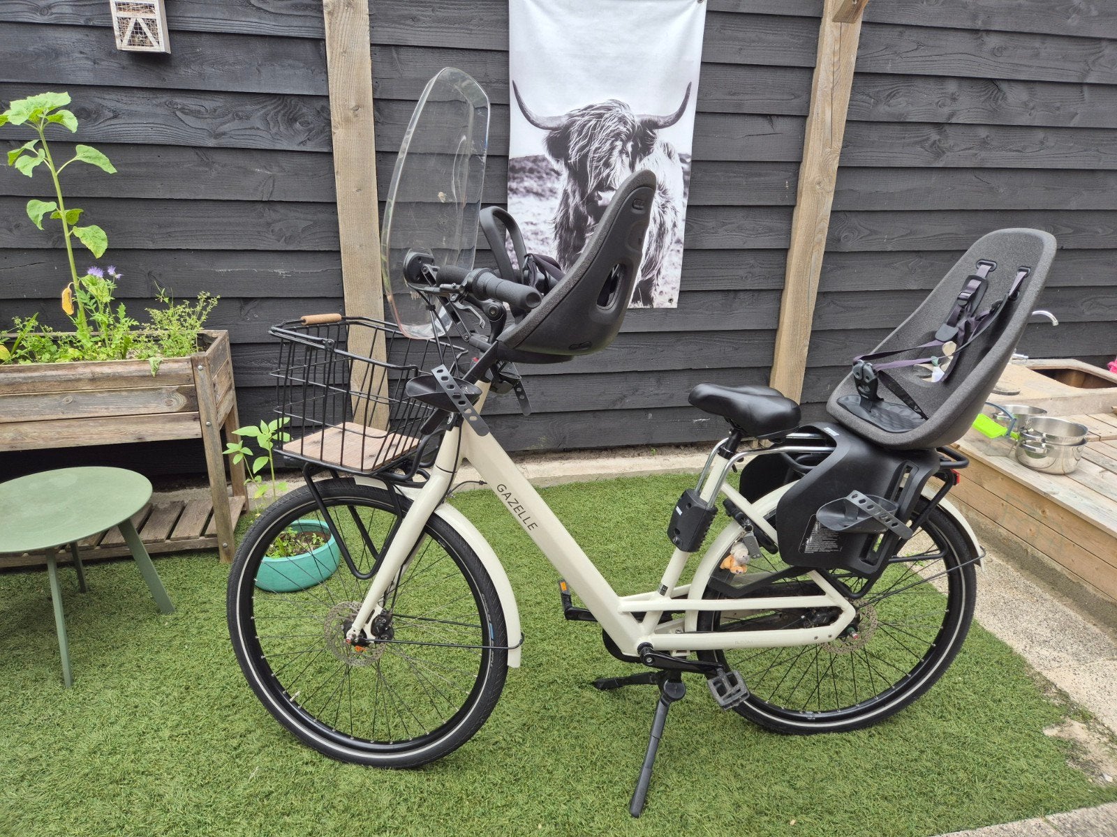 Prachtige Ivory White Gazelle Bloom C7 moederfiets + zitjes, Ophalen, 2 zitjes, 53 tot 56 cm, Mandje