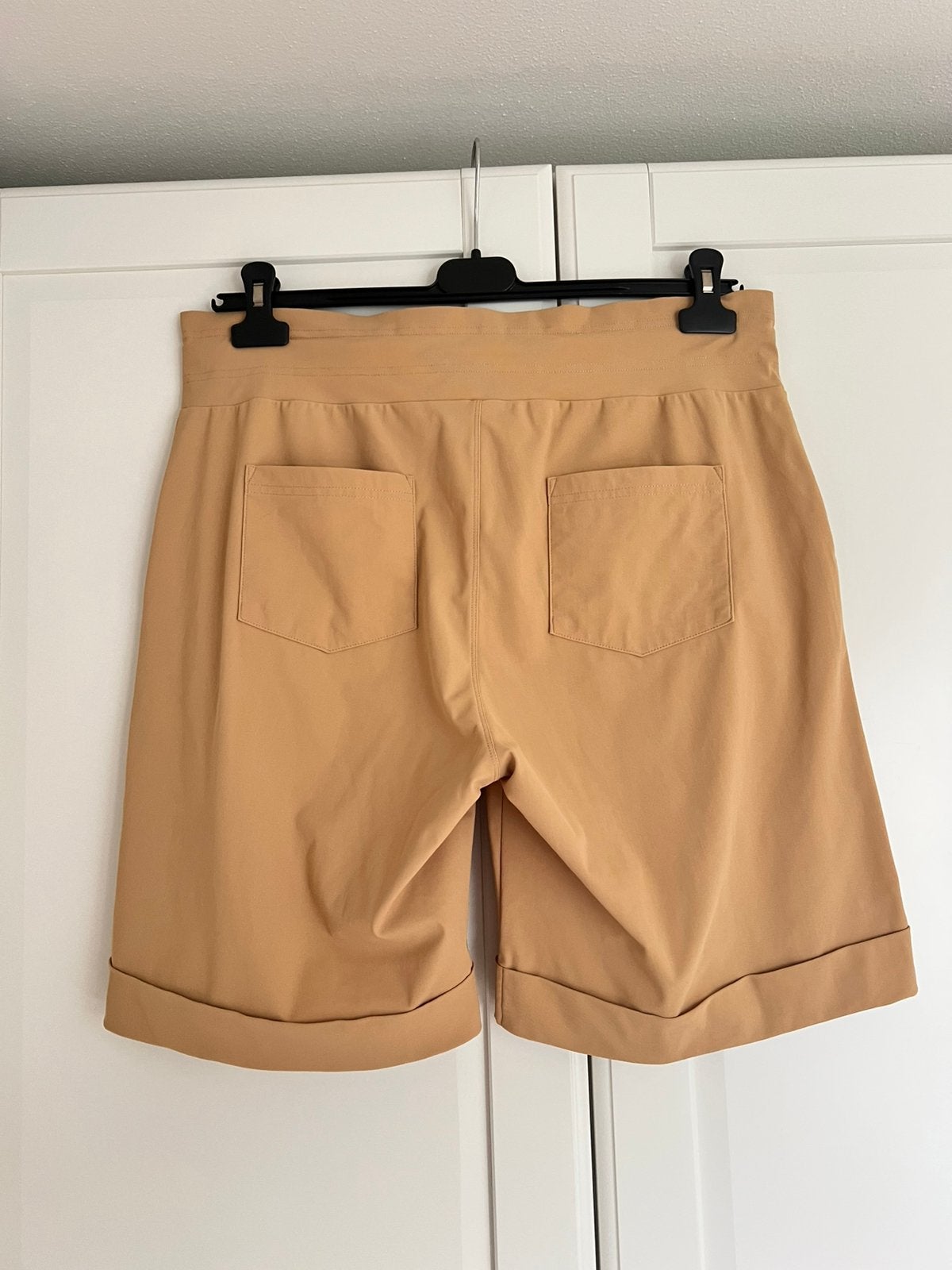 Studio anneloes bermuda korte broek XL sahara travelstof, Beige, Maat 46/48 (XL) of groter, Ophalen of Verzenden, Zo goed als nieuw