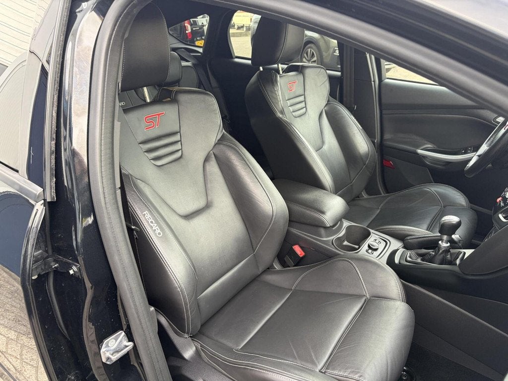 Ford Focus 2.0 EcoBoost ST-3 origineel met Recaro stoelen, Auto's, Ford, Euro 5, Gebruikt, 4 cilinders, Met garantie (alle)