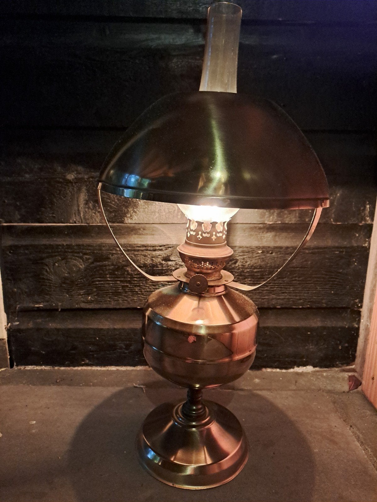 Petroleumlamp met Kosmos-Brenner brander.  Olielamp, Ophalen