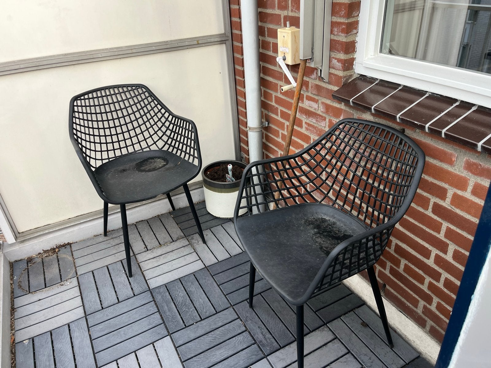 Twee zwarte buitenstoelen, Ophalen, Gebruikt, Kunststof