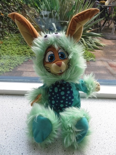 Koos Konijn als Monster in monsterpak  van Roompot, Konijn, Ophalen of Verzenden, Zo goed als nieuw, Middelgroot (20 tot 80 cm)
