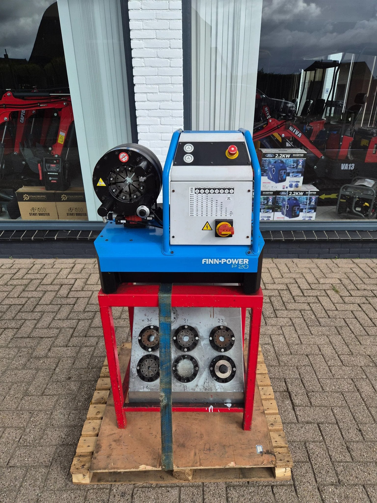Finn-power hydroliek slangenpers 2017 compleet Hydrolische s, Gebruikt