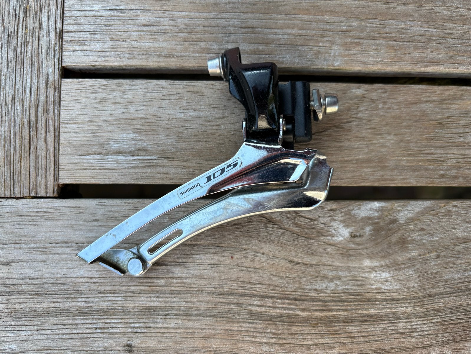 Shimano 105 FD-5700 voorderailleur - Gebruikt, goede staat, Fietsen en Brommers, Fietsonderdelen, Gebruikt, Staal, Ophalen of Verzenden