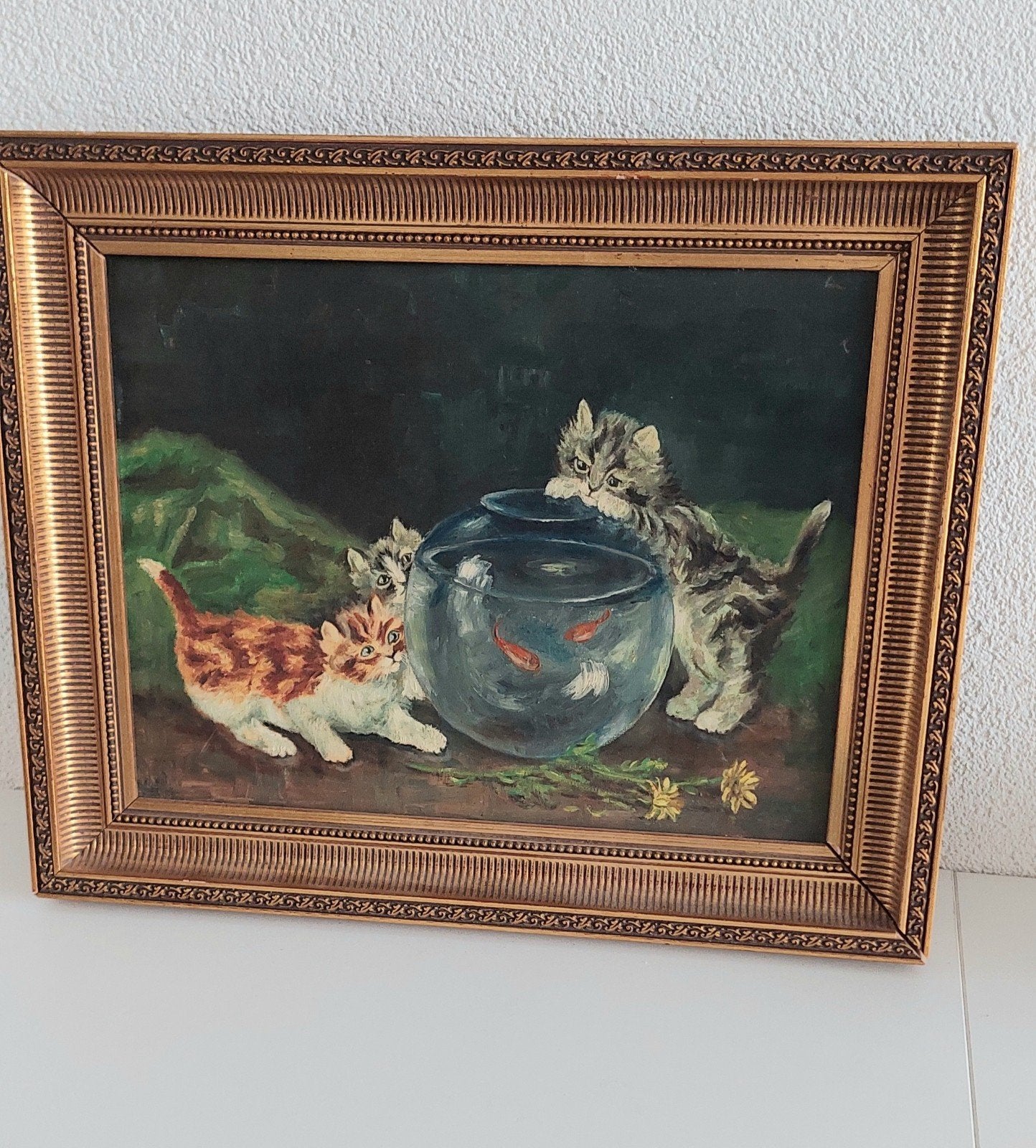 Schilderij met katjes en vissenkom, Doek, Dieren, Ophalen of Verzenden, Olieverf