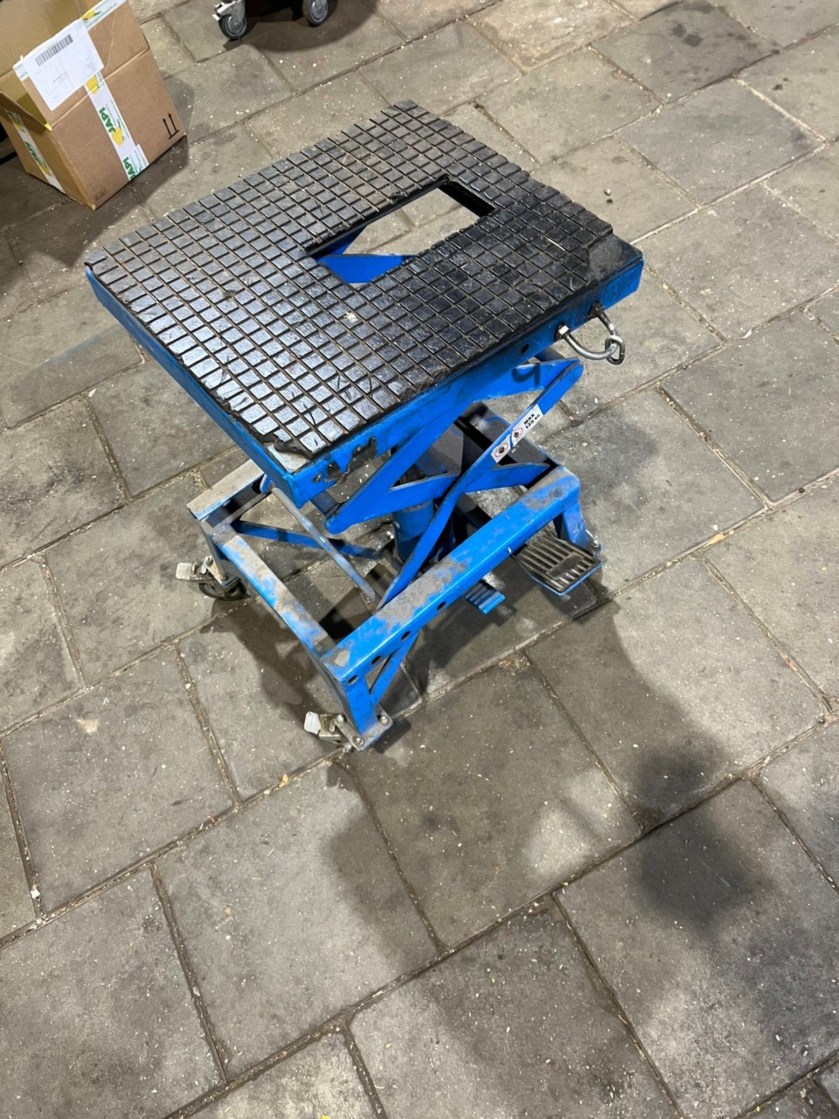Motorbok motorlift quadlift hydraulisch, Ophalen, Gebruikt, Hydraulisch, Garagekrik