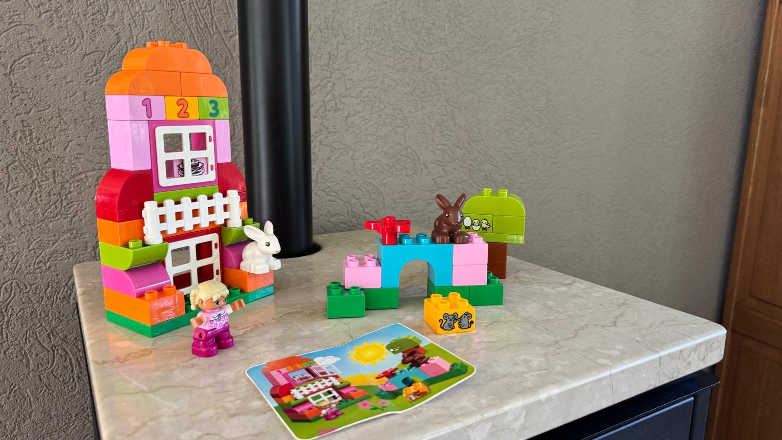 Duplo huis met konijnen en kindje - veel roze, Kinderen en Baby's, Inclusief minifiguren, Gebruikt, Ophalen of Verzenden, Duplo