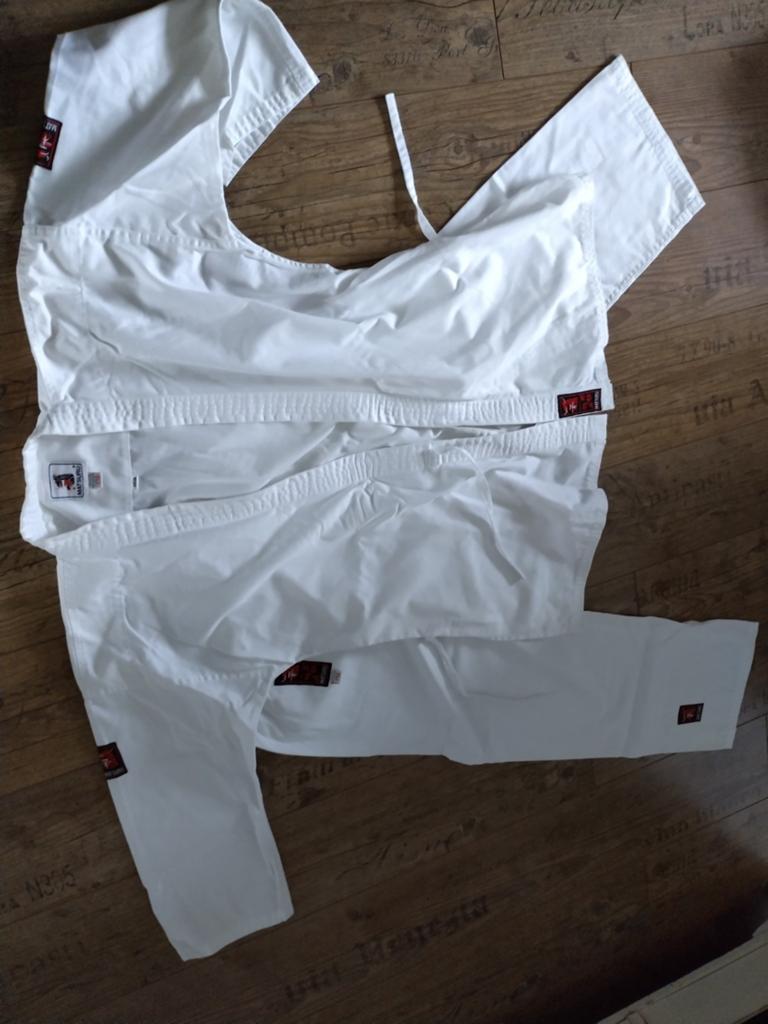 Taekwondo pak maat 170 zgan, Sport en Fitness, Vechtsporten en Zelfverdediging, Ophalen of Verzenden, Zo goed als nieuw, Taekwondo
