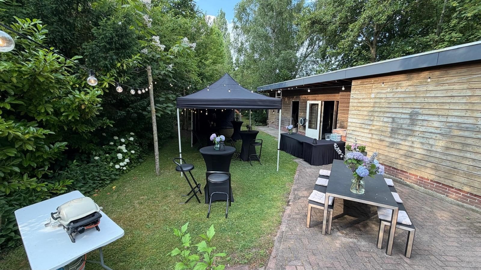 Huur nu de ideale partytent 3 x 13,50 meter
Organiseert u ee, Tuin en Terras, Ophalen of Verzenden, 5 tot 8 meter