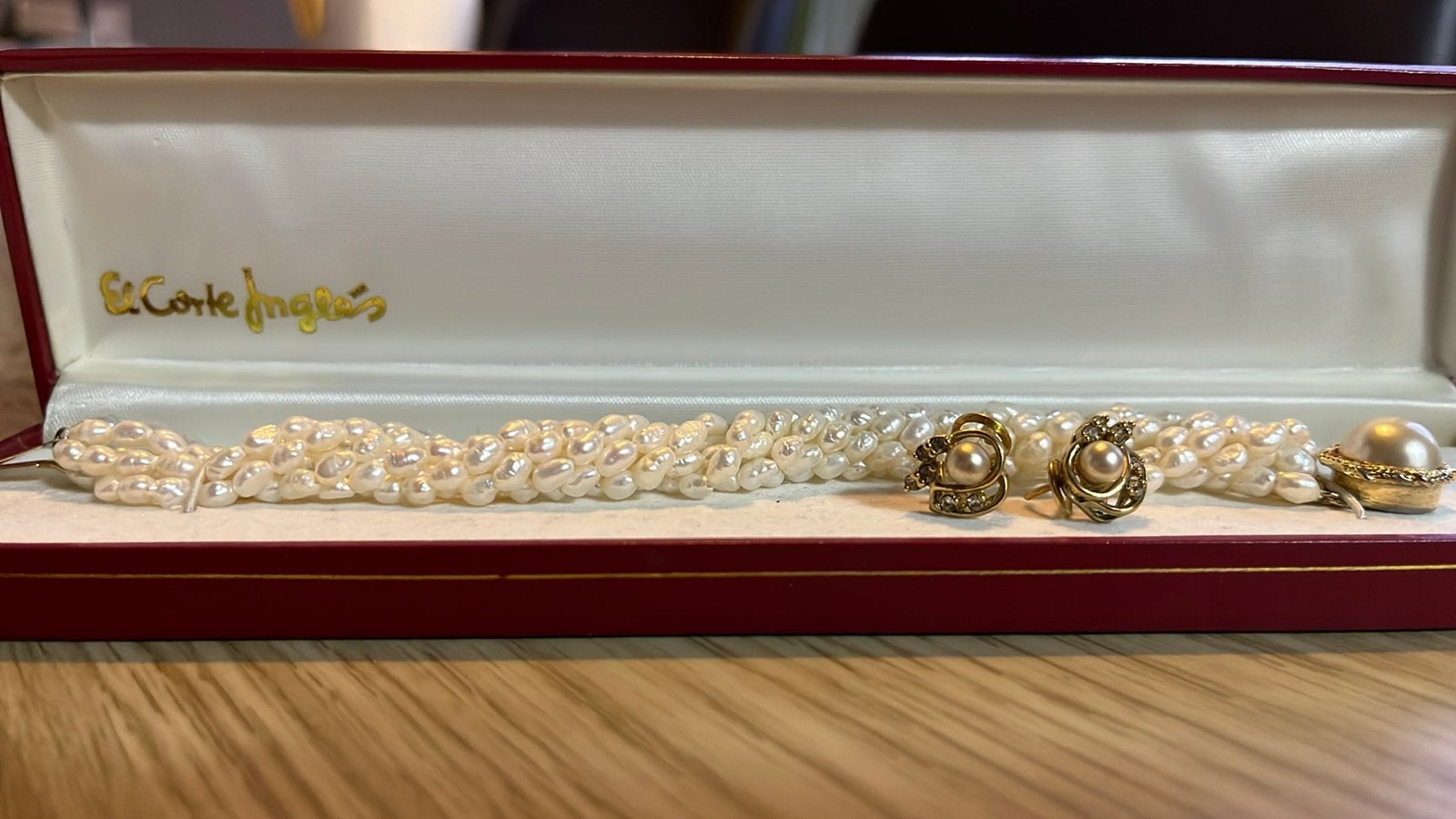 Parelketting, armband en oorbellen van El Corte Ingles, Ophalen, Overige materialen, Wit, Zo goed als nieuw